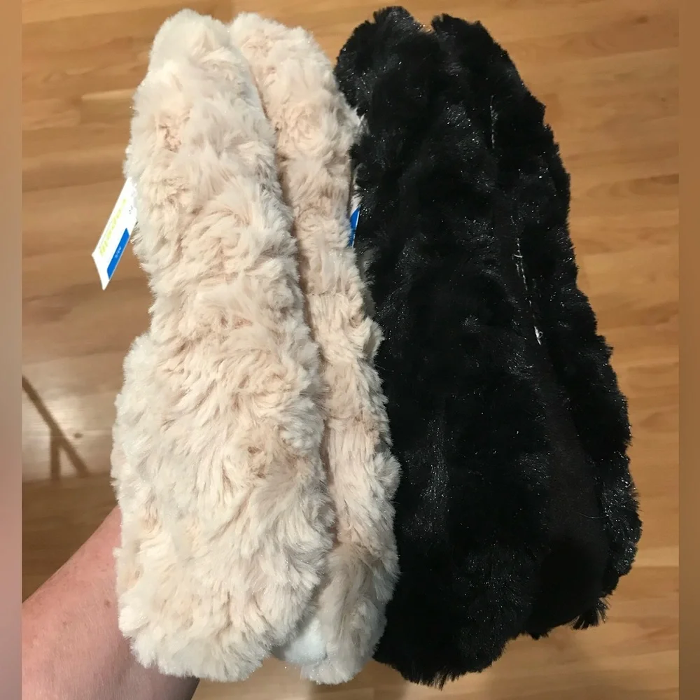 New 2 Pairs CAPELLI Faux Fur Pull-on Slipper Socks with Grippers size M/L NWT